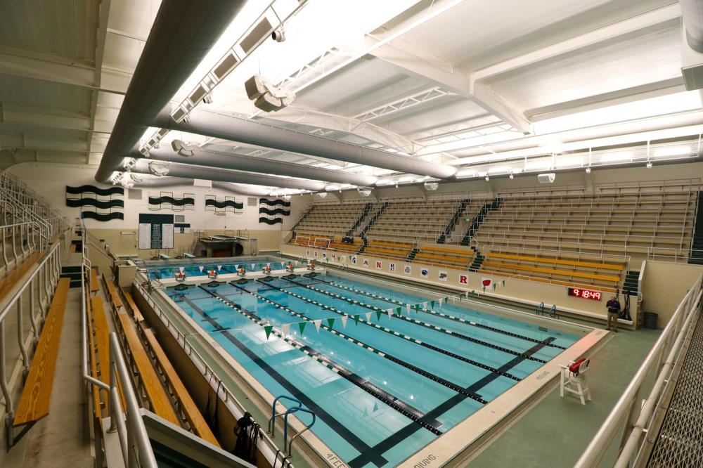 Lightruss LED Triangular - Collegiate Swimming Pool